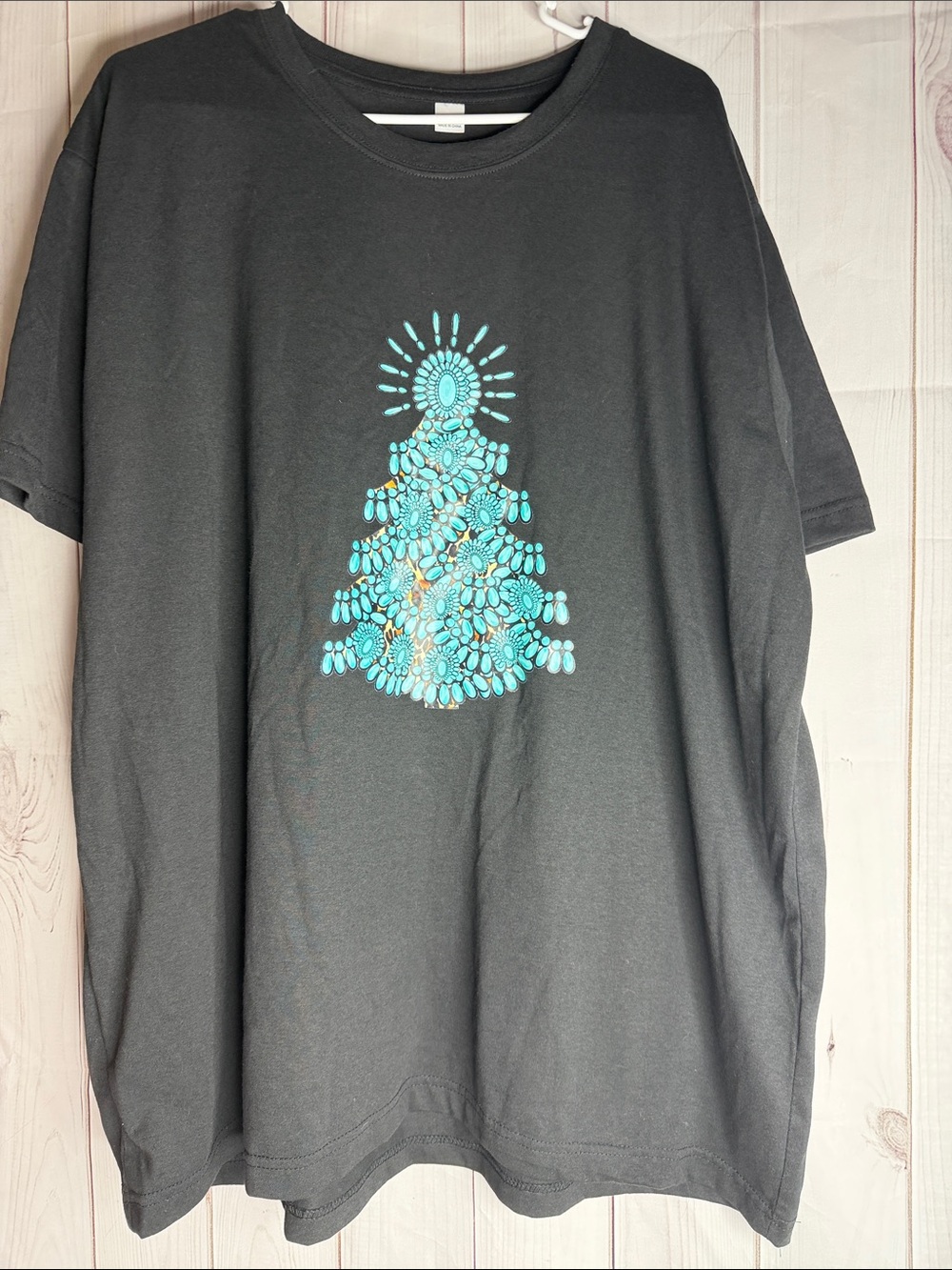 Women’s turquoise and cheetah Christmas tee in  black size 2 XL- 1205